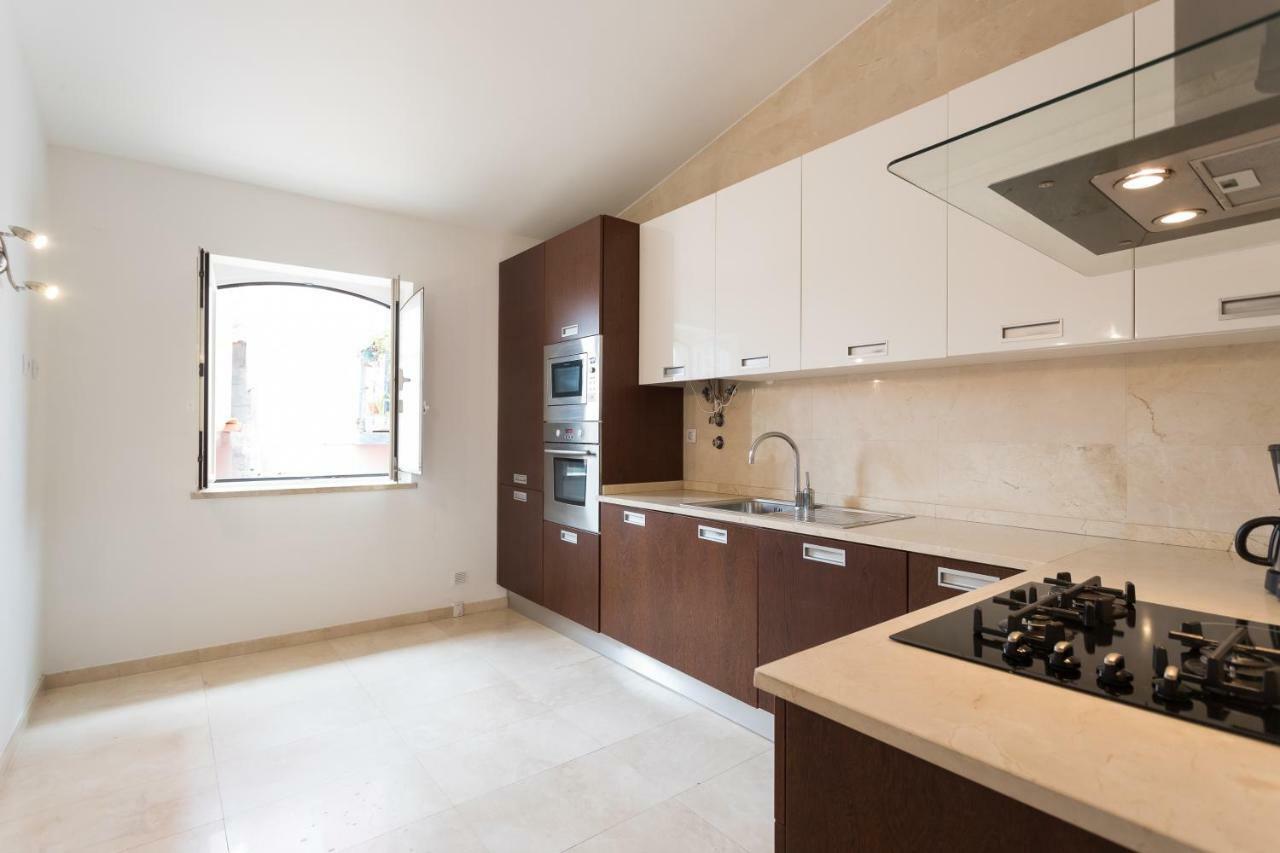Alfama Modern Two-Bedroom Apartment W/ River View And Parking - By Lu Holidays Lissabon Buitenkant foto
