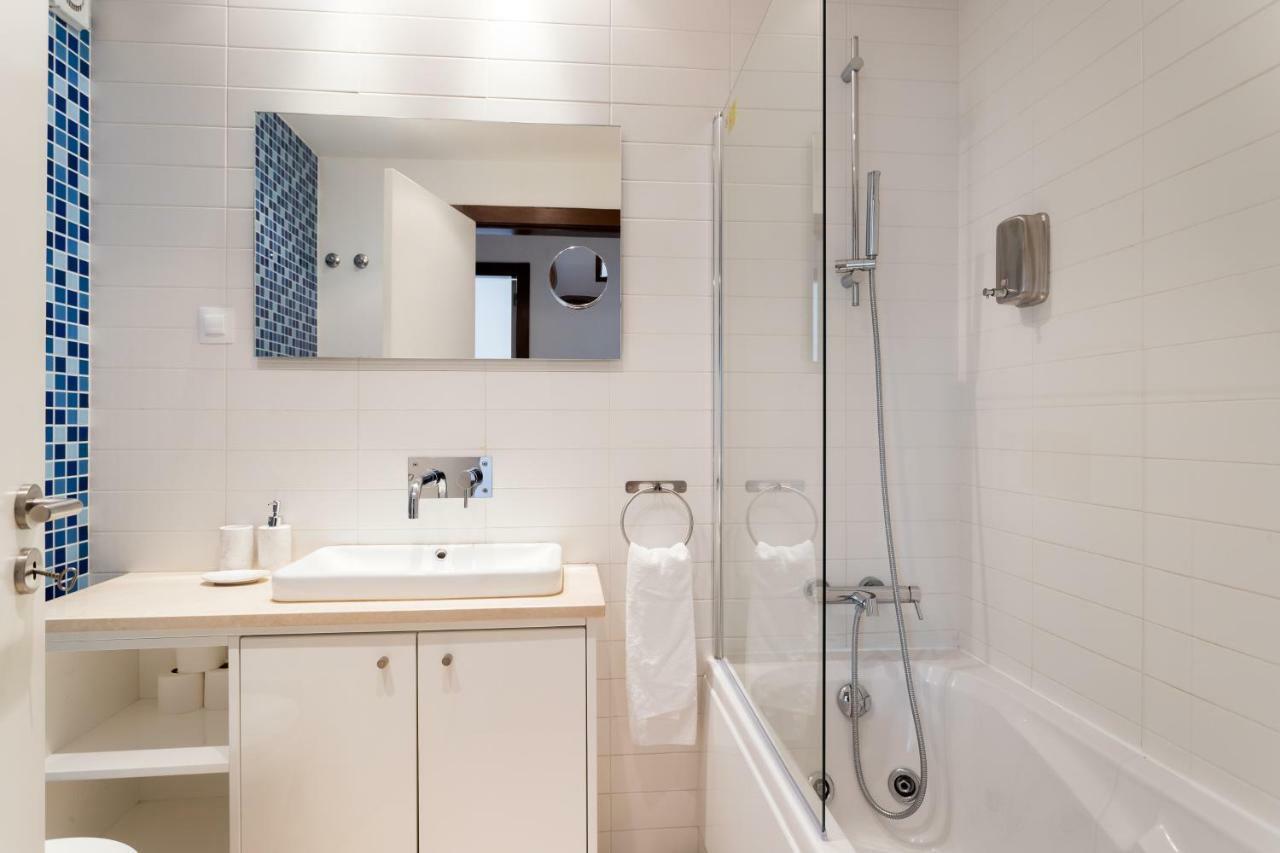 Alfama Modern Two-Bedroom Apartment W/ River View And Parking - By Lu Holidays Lissabon Buitenkant foto
